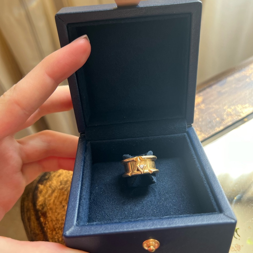 LV Volt One Band Ring, Yellow Gold and Diamond - Picture 6 of 7
